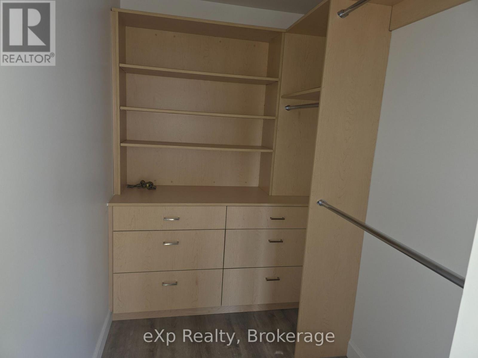MAIN LEVEL UNIT - 272 12 CONCESSION
