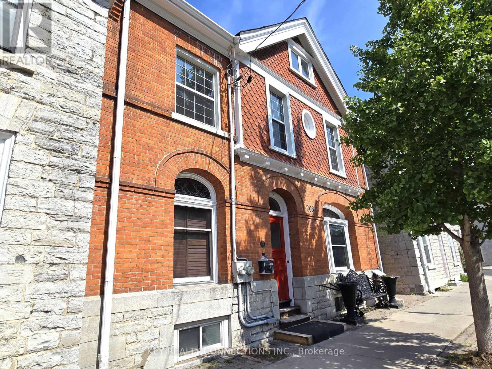 208 KING STREET E