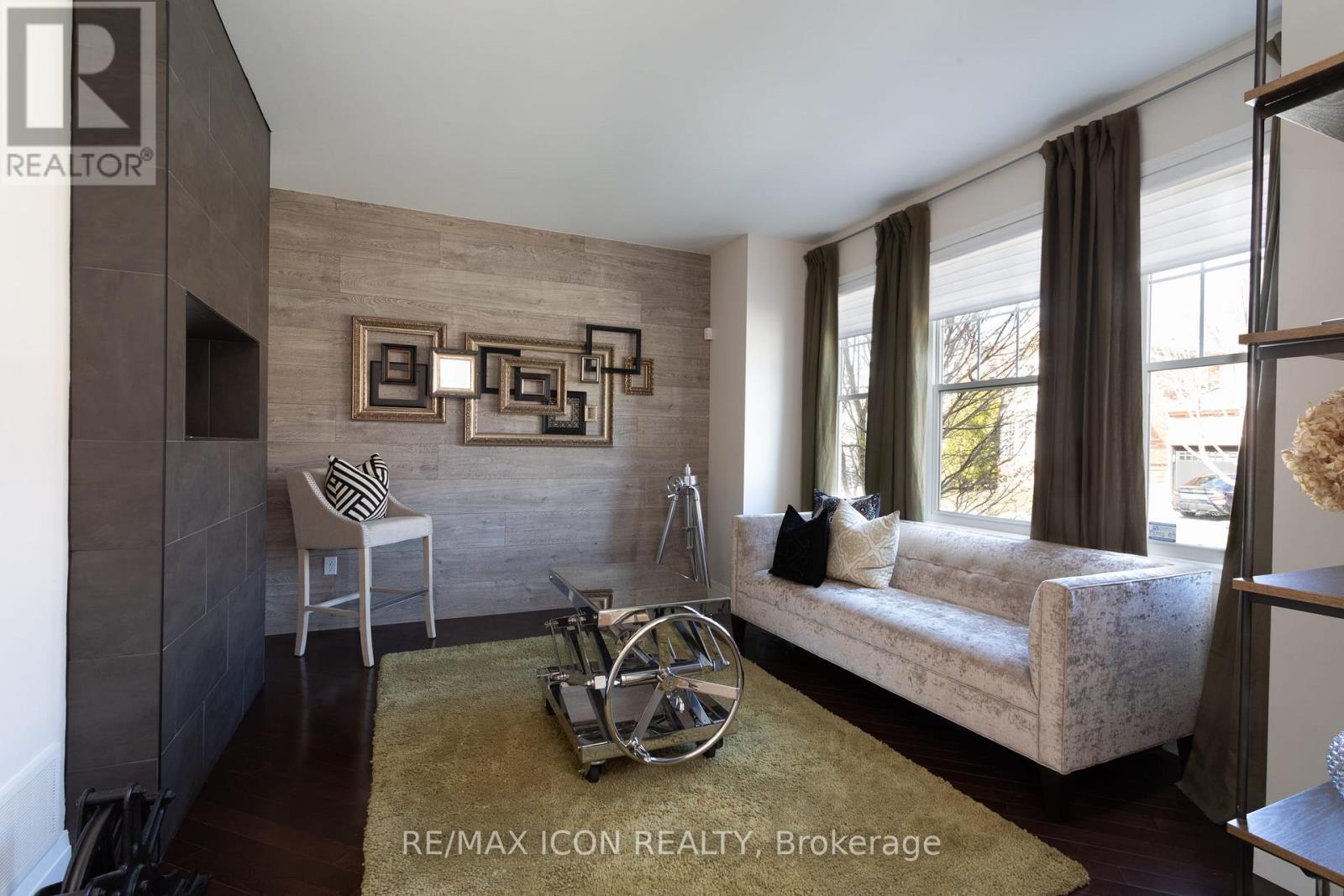 103 GLAZEBROOK CRESCENT