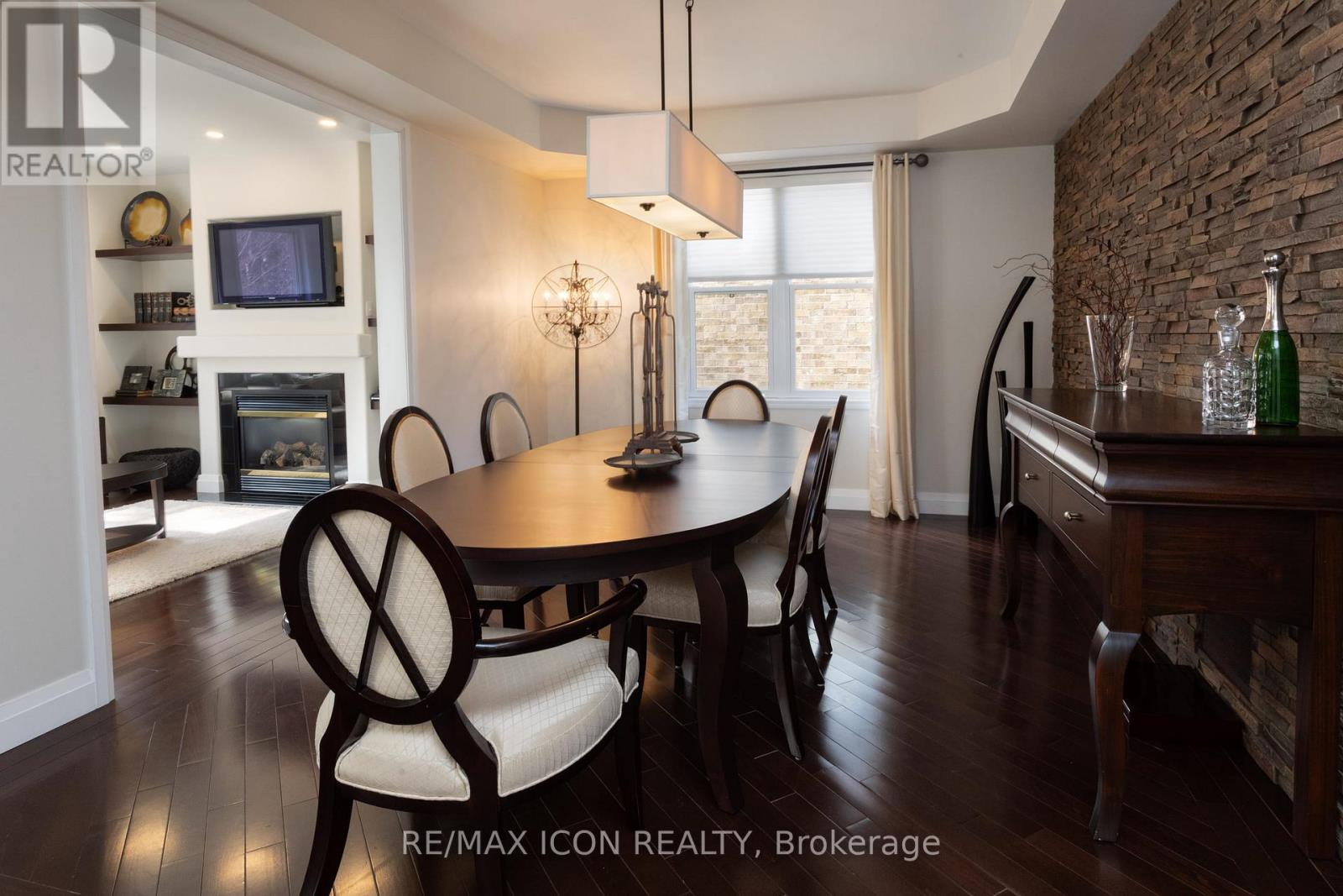 103 GLAZEBROOK CRESCENT