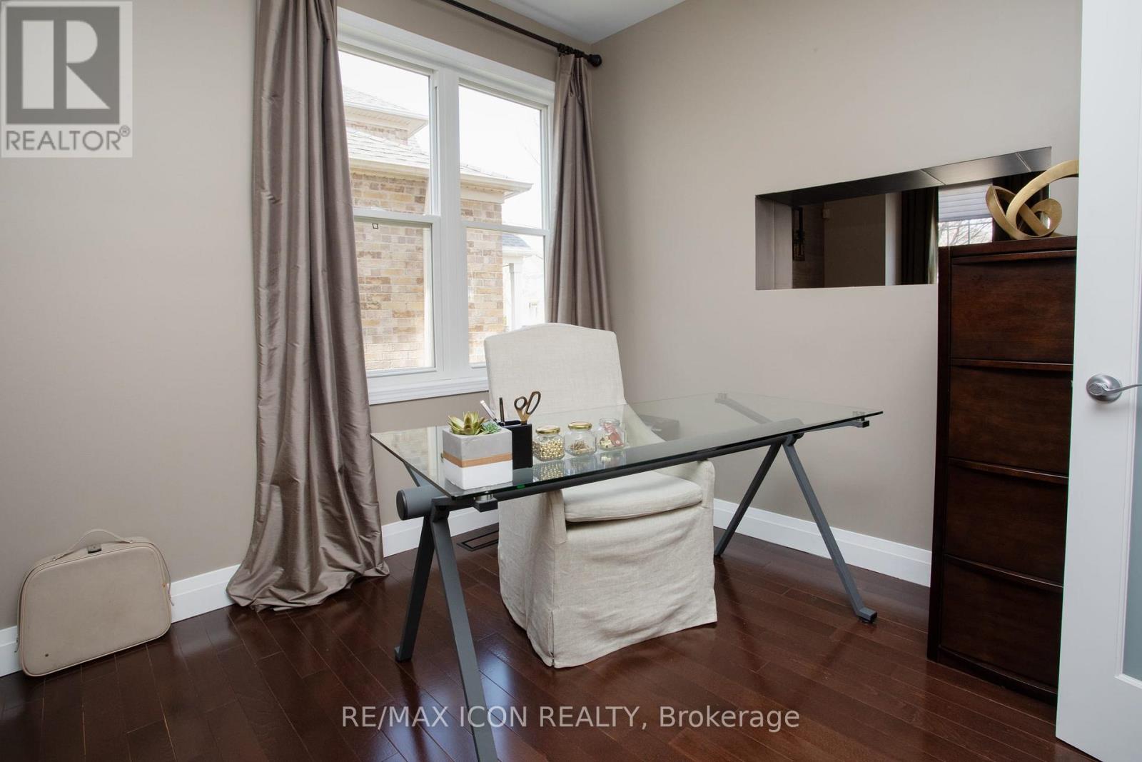 103 GLAZEBROOK CRESCENT