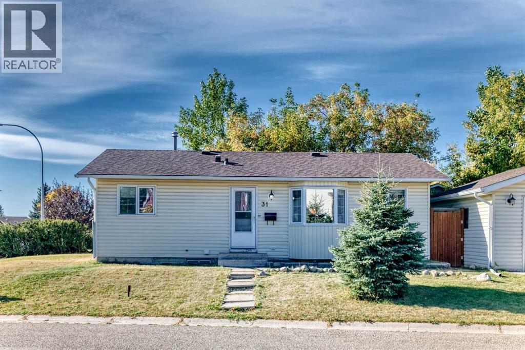 31 Castleglen Crescent NE