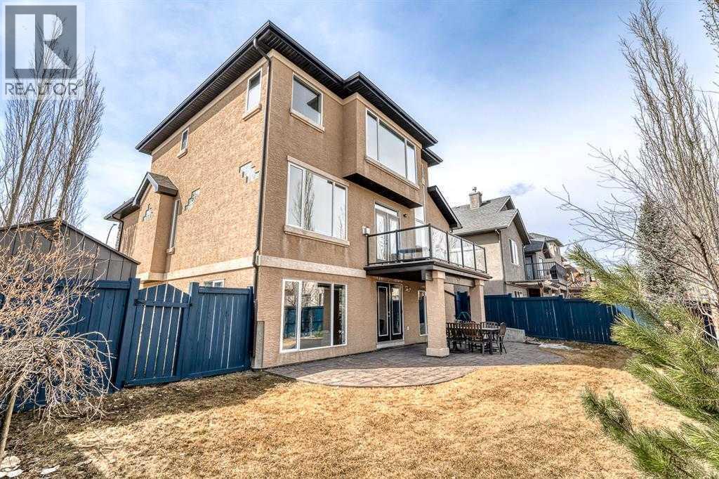 32 Evercreek Bluffs Crescent SW