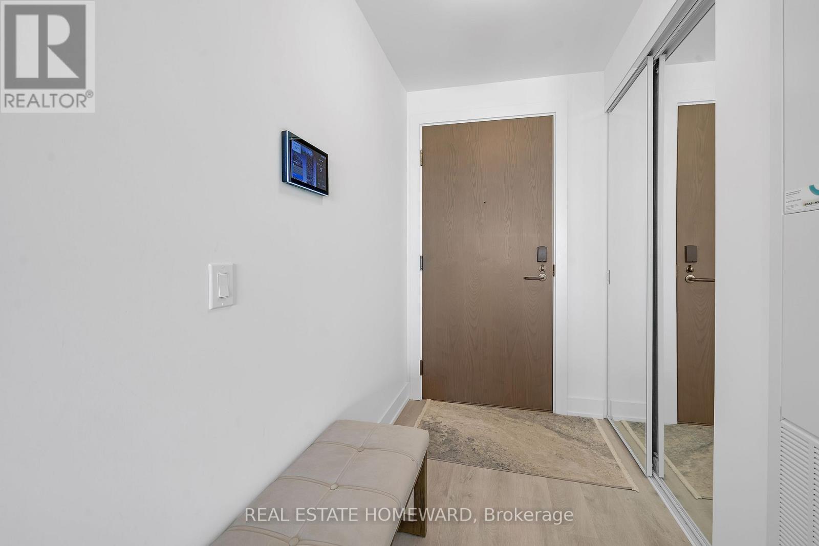 2039 - 20 INN ON THE PARK DRIVE