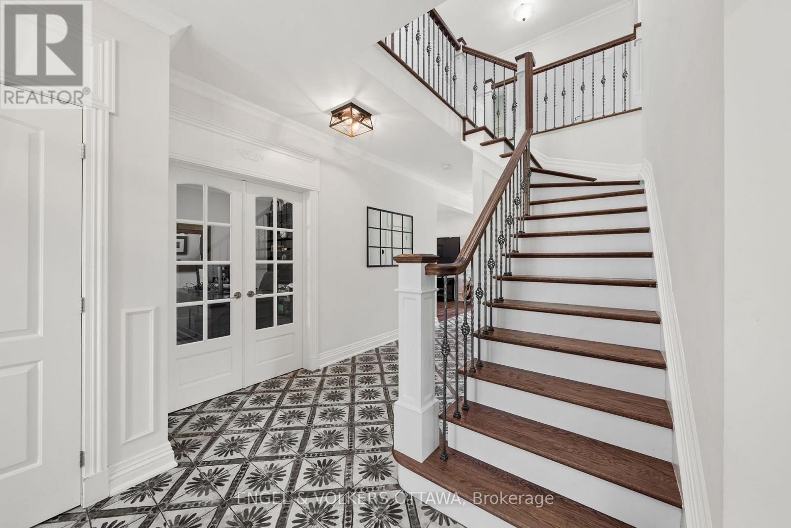 5833A RIDEAU VALLEY DRIVE N