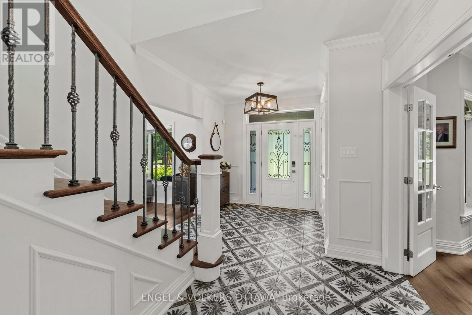 5833A RIDEAU VALLEY DRIVE N