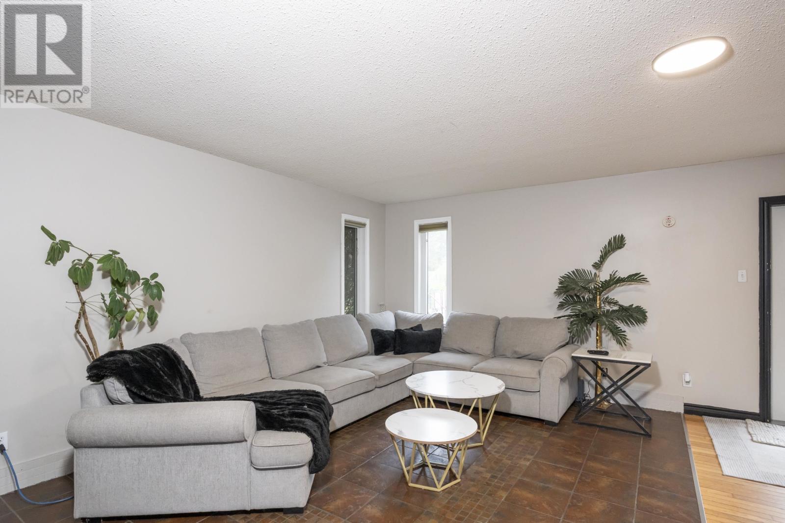 3408 Rosslyn RD