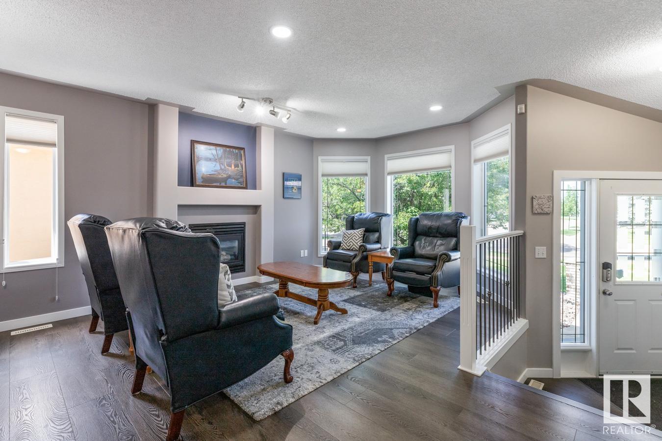 69 COLONIALE WY