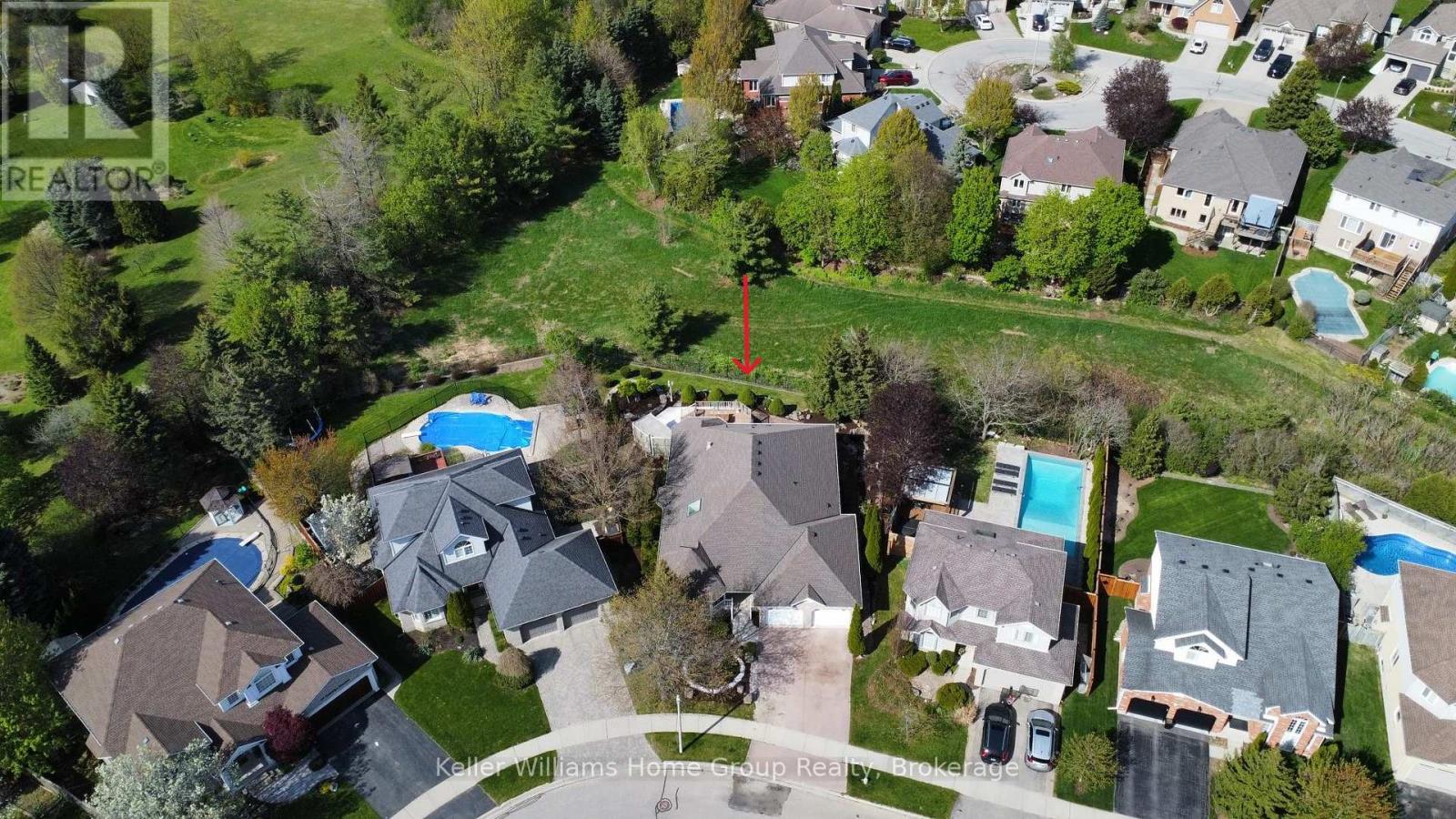 38 OAKRIDGE CRESCENT