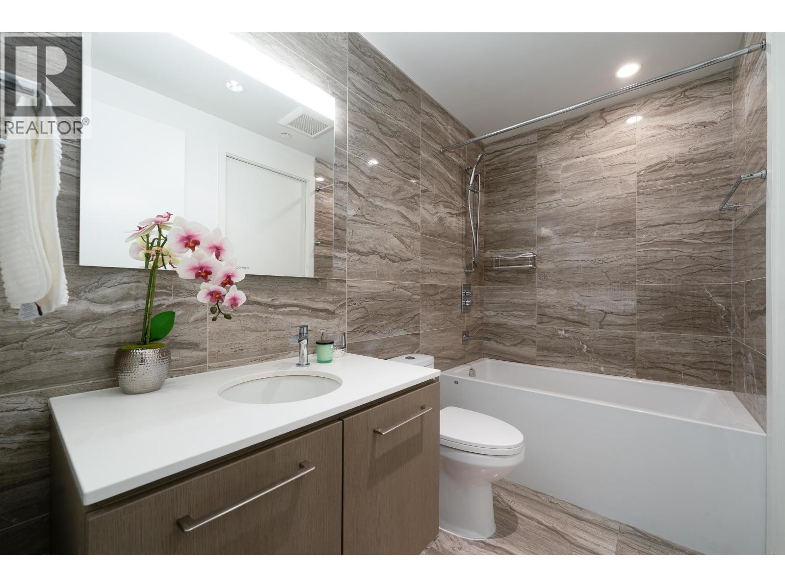 204 6633 PEARSON WAY