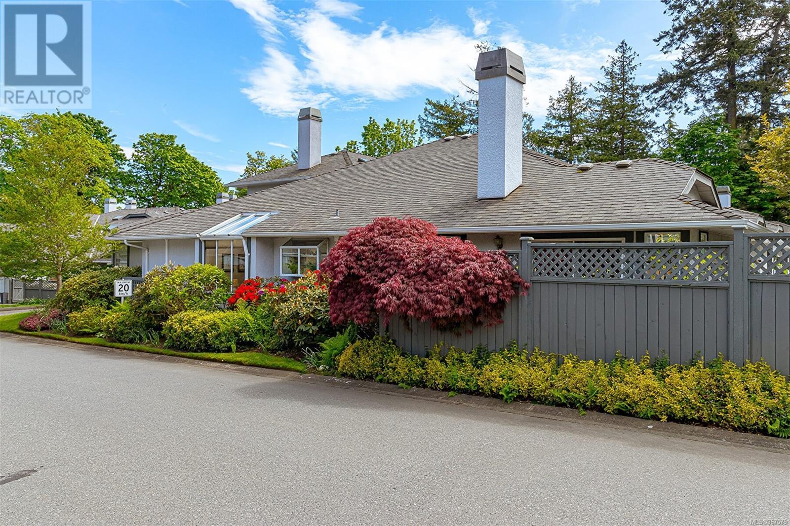 21 5110 Cordova Bay Rd