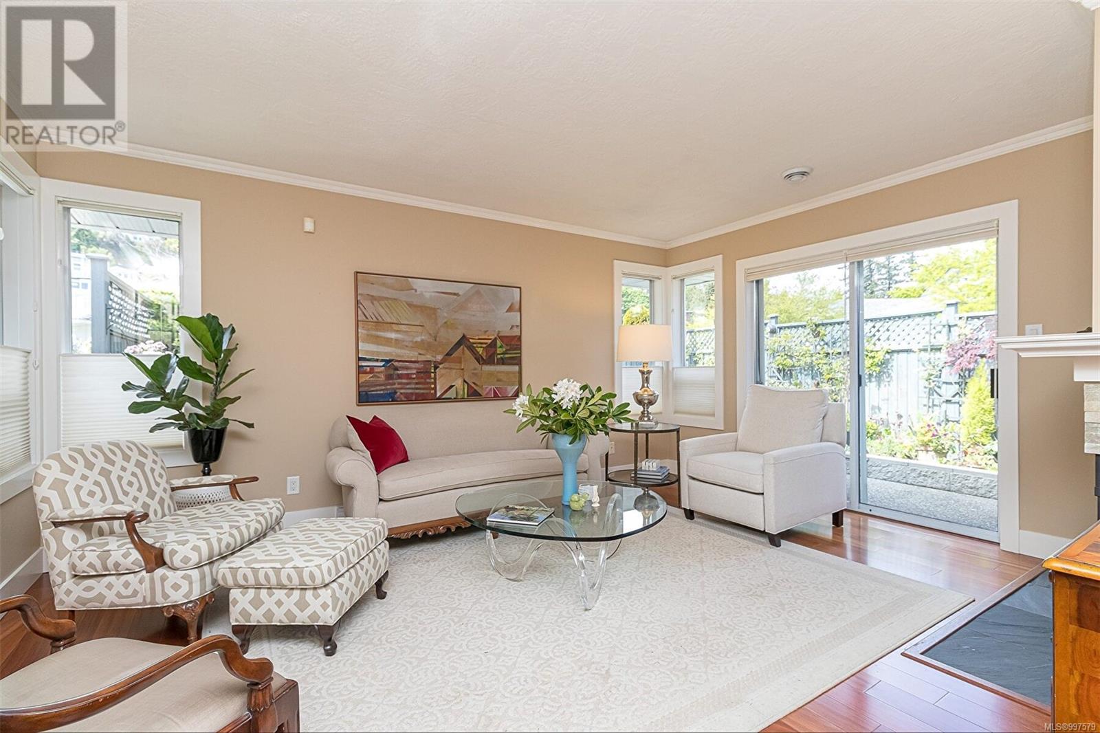 21 5110 Cordova Bay Rd