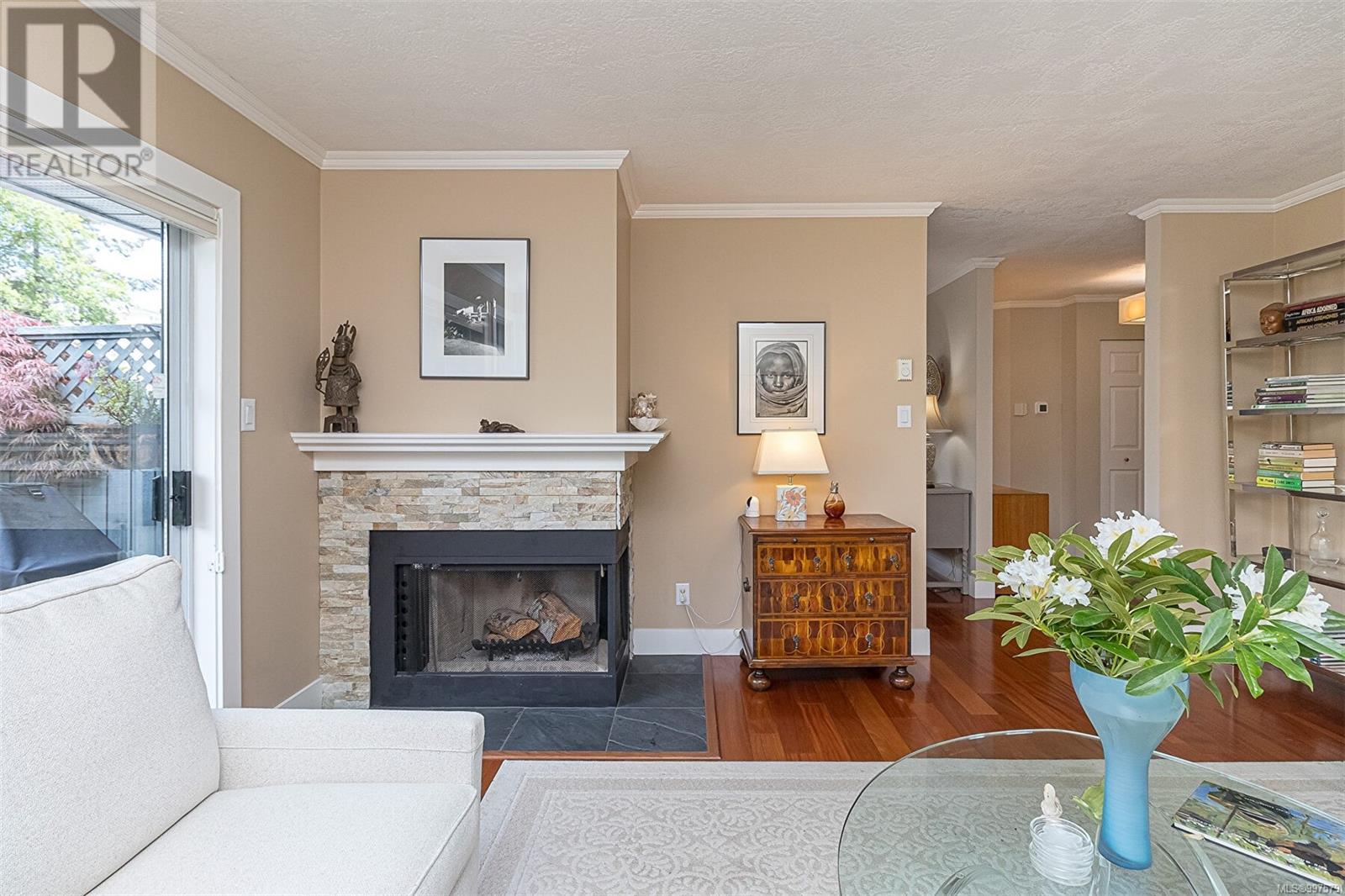 21 5110 Cordova Bay Rd
