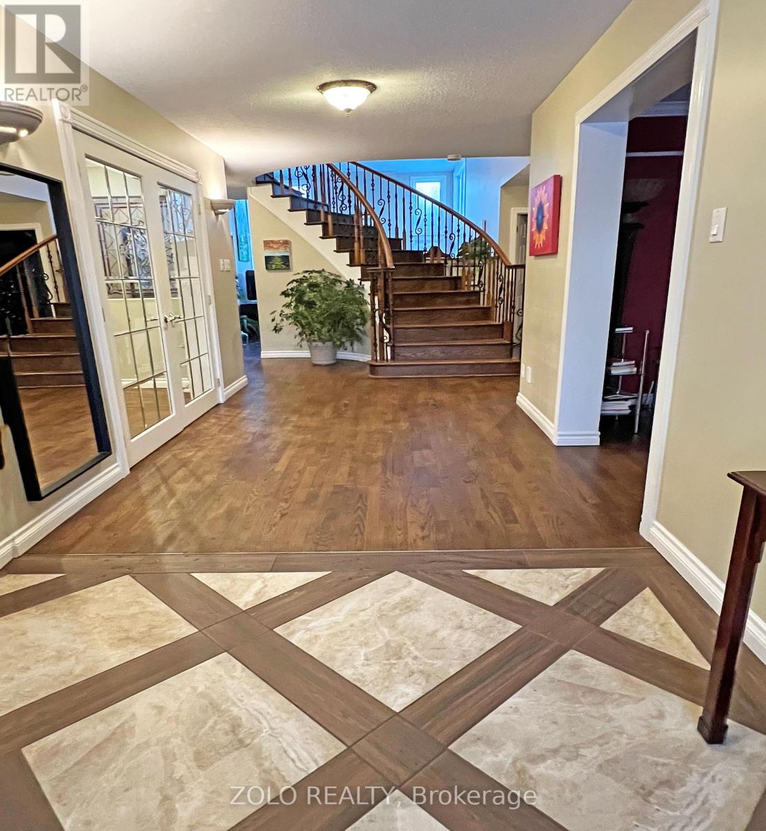 736 HAUTEVIEW CRESCENT