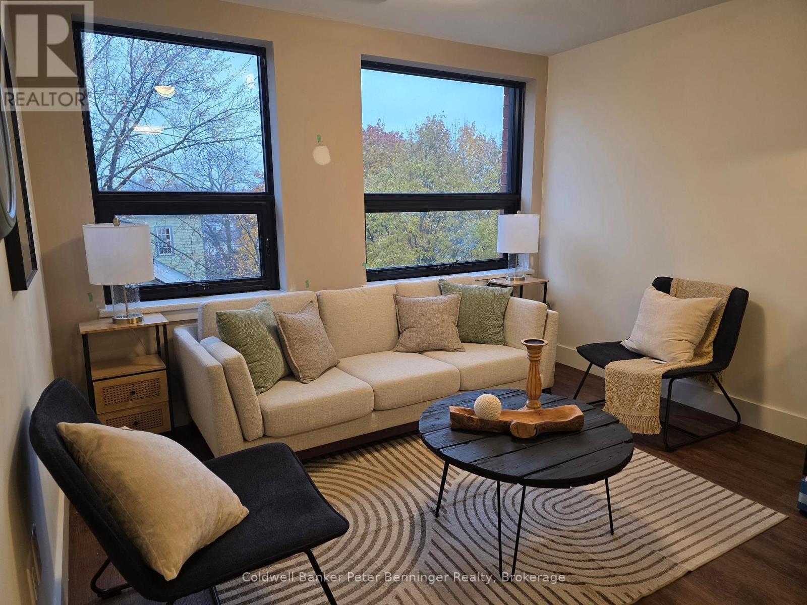 312 - 604 QUEEN STREET S