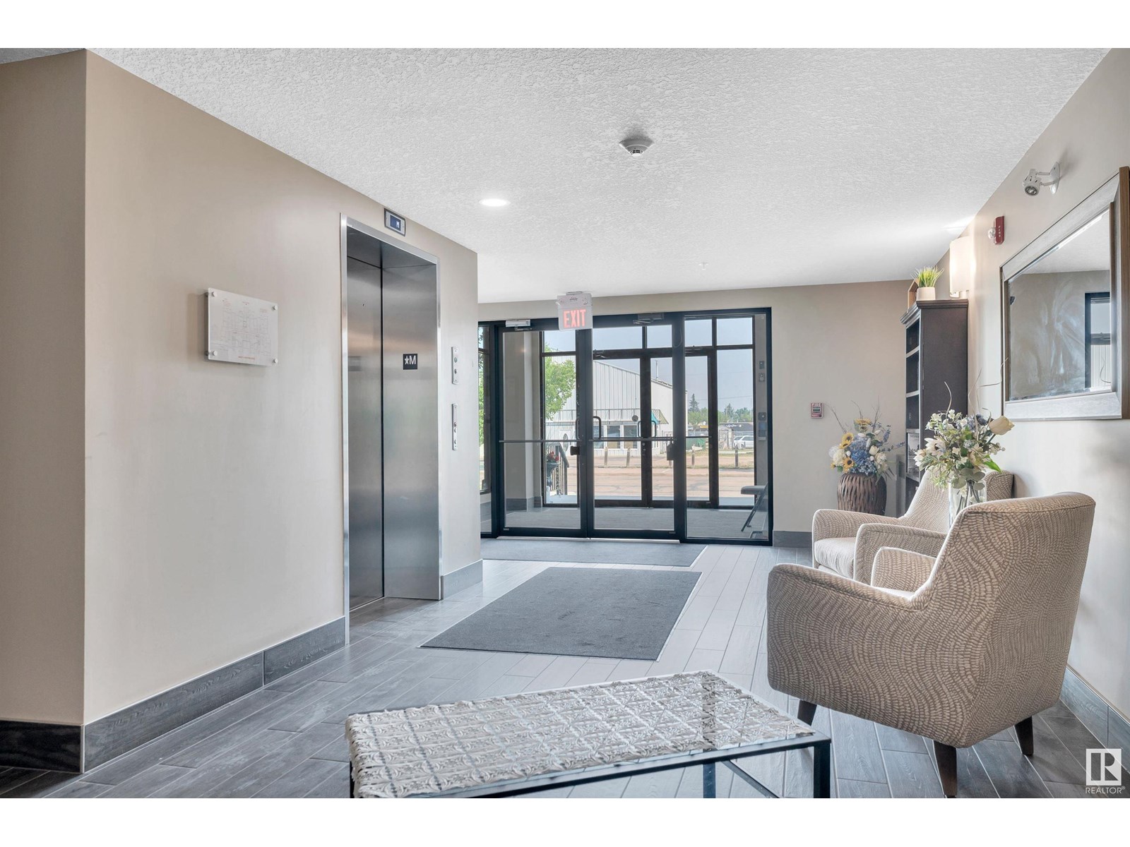 #305 17 COLUMBIA AV