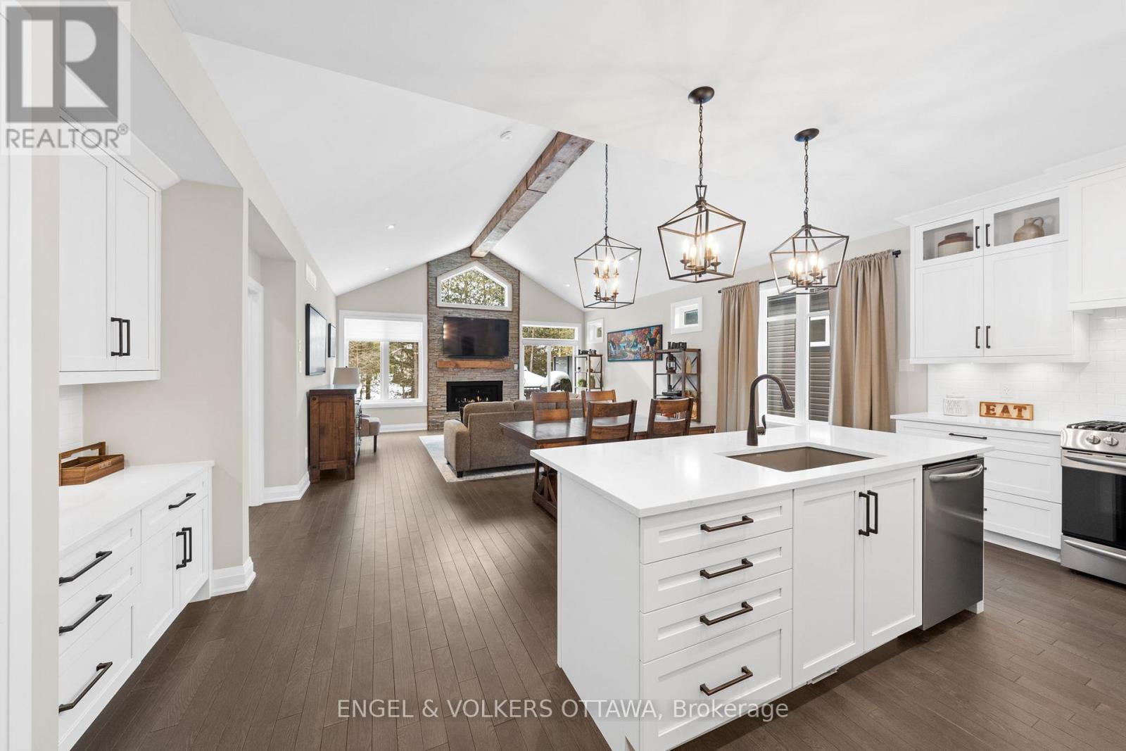 221 BLACKHORSE DRIVE