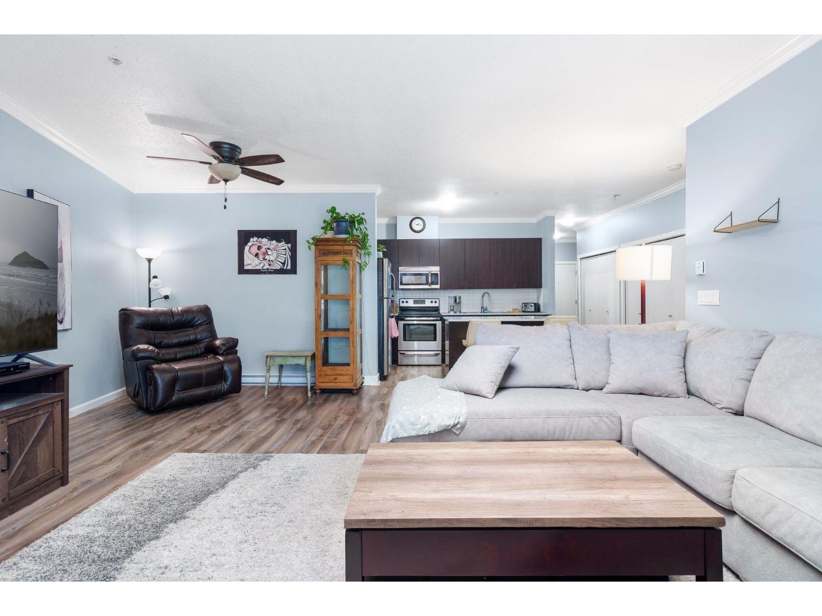 318 20460 DOUGLAS CRESCENT