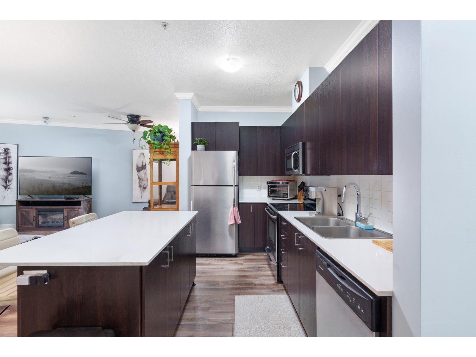 318 20460 DOUGLAS CRESCENT