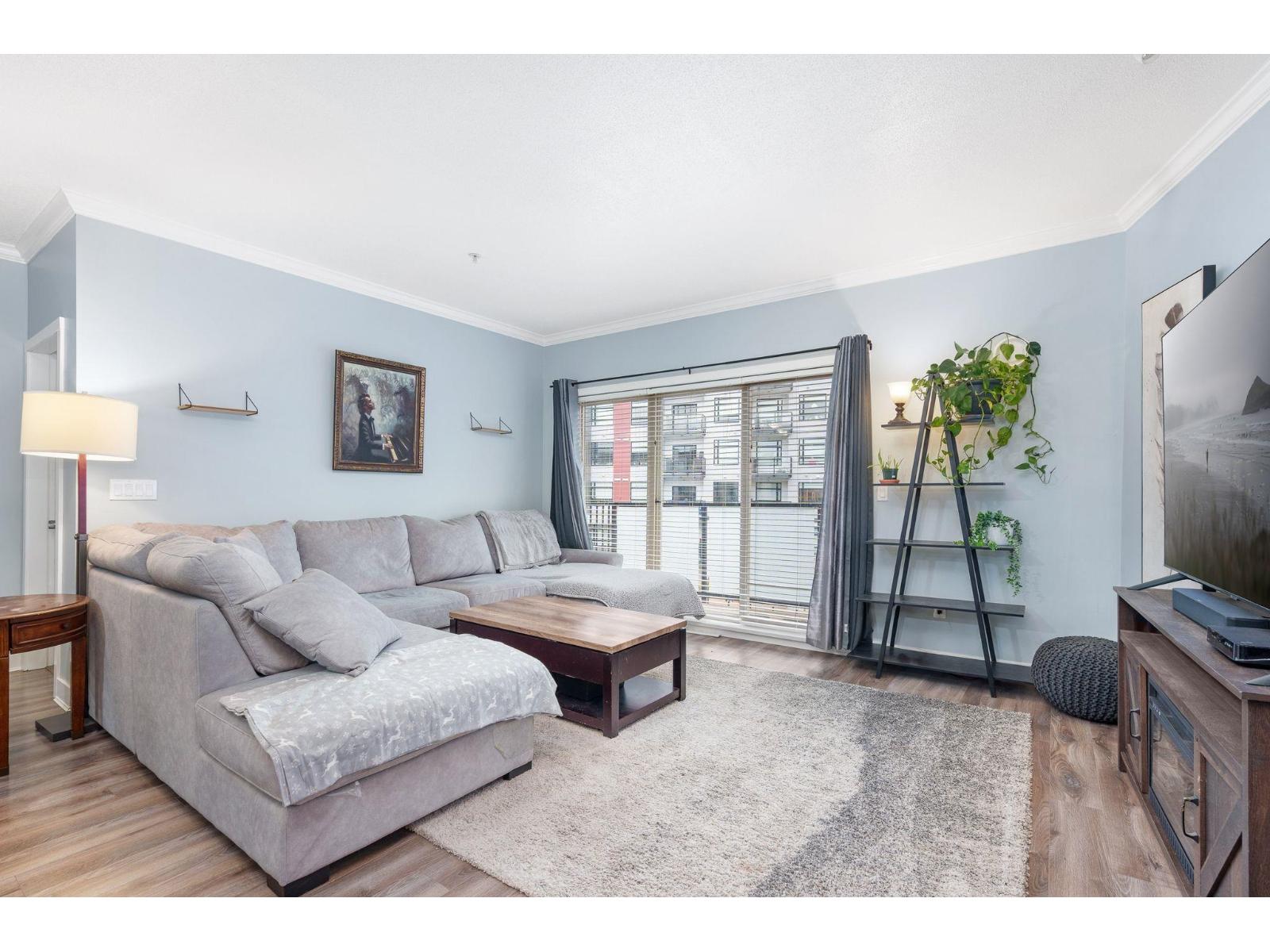 318 20460 DOUGLAS CRESCENT