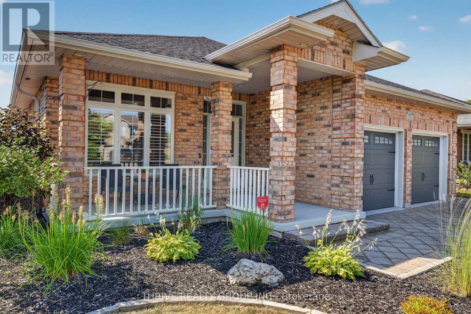43 MAPLERIDGE CRESCENT