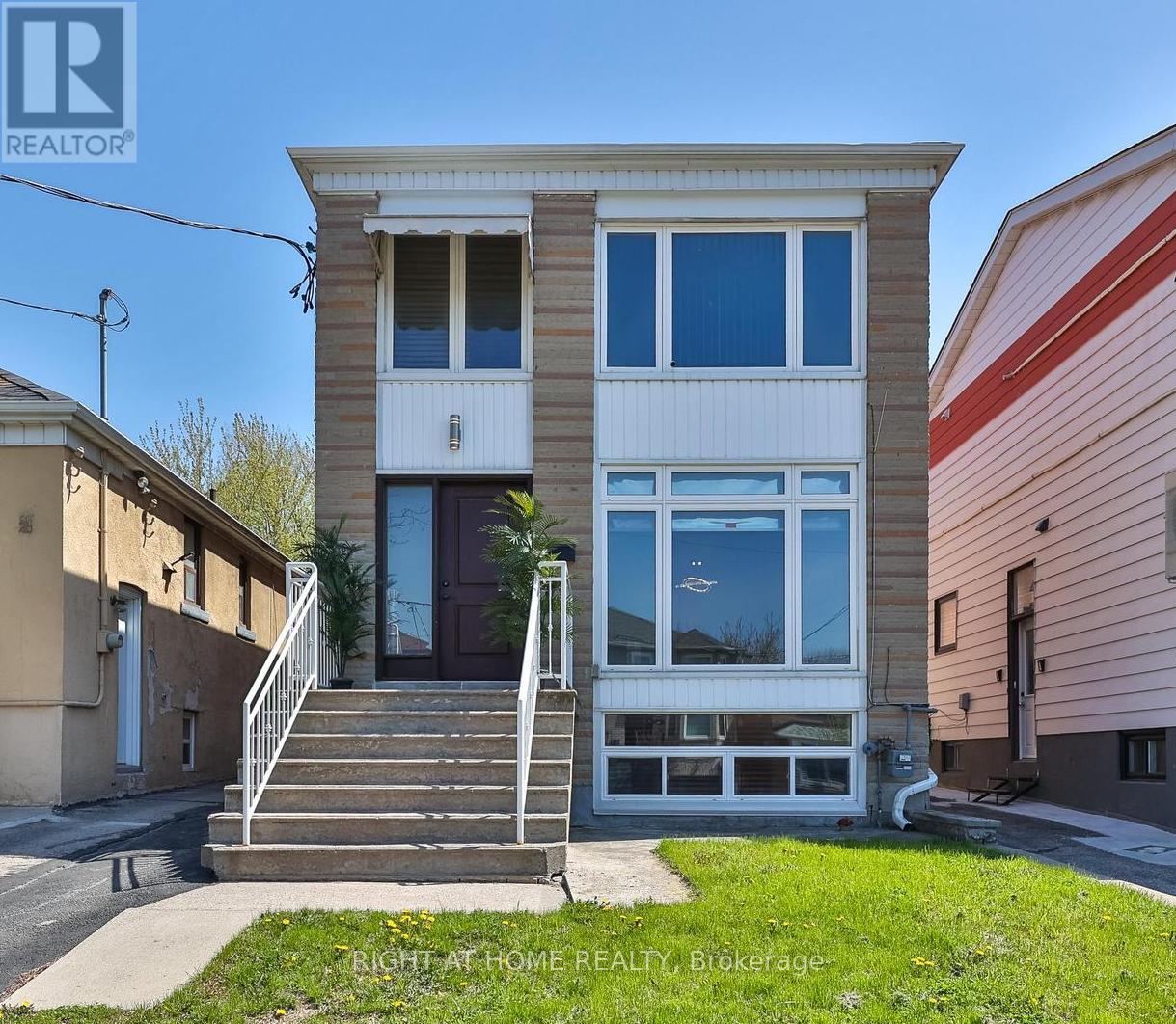 Photo 1 of 40 — 65 BRANSTONE ROAD, Toronto (Caledonia-Fairbank), ON M6E4E3