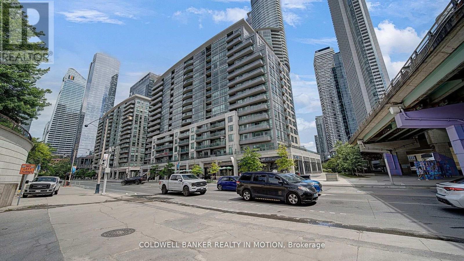 918 - 25 LOWER SIMCOE STREET
