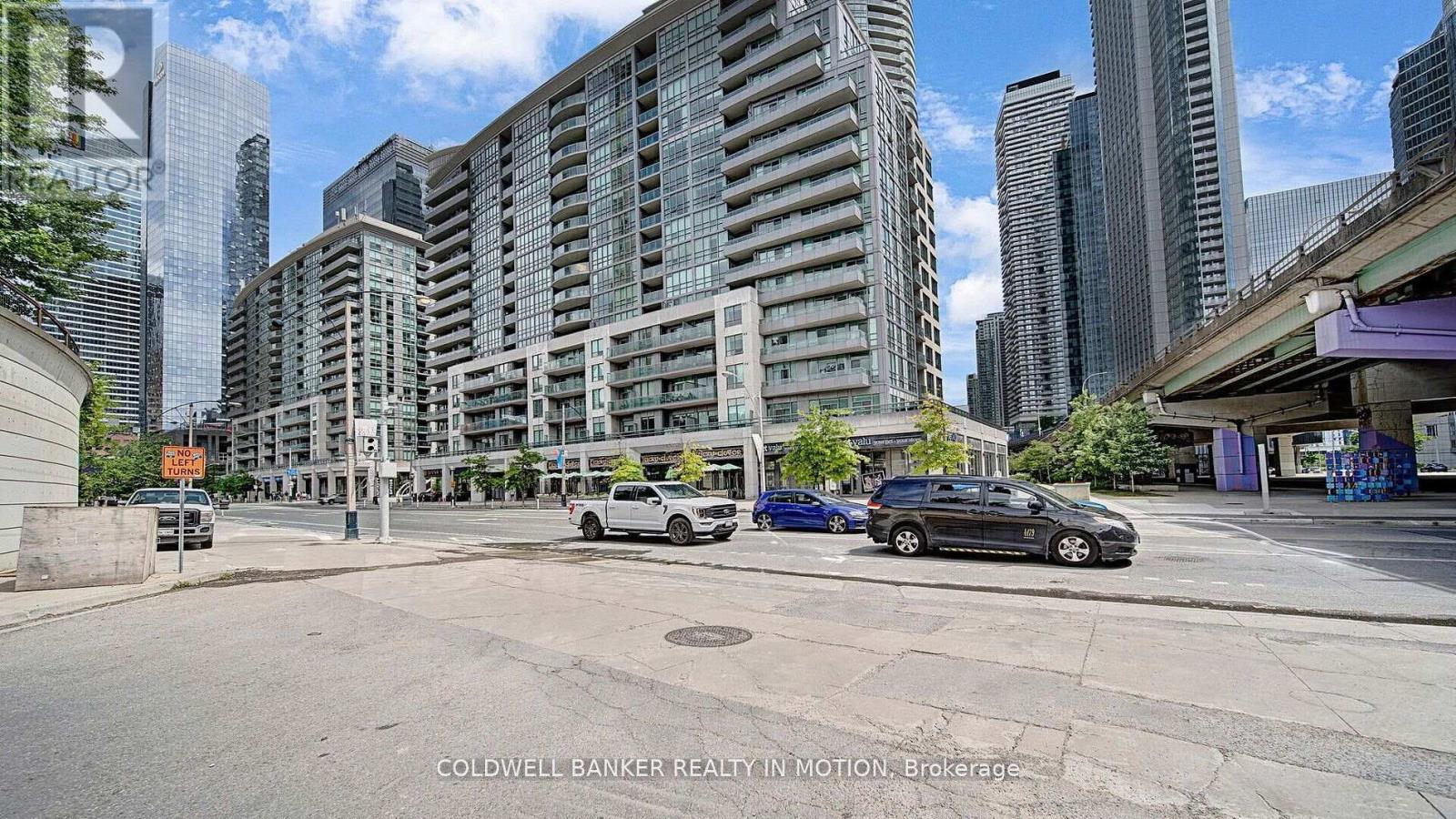 918 - 25 LOWER SIMCOE STREET