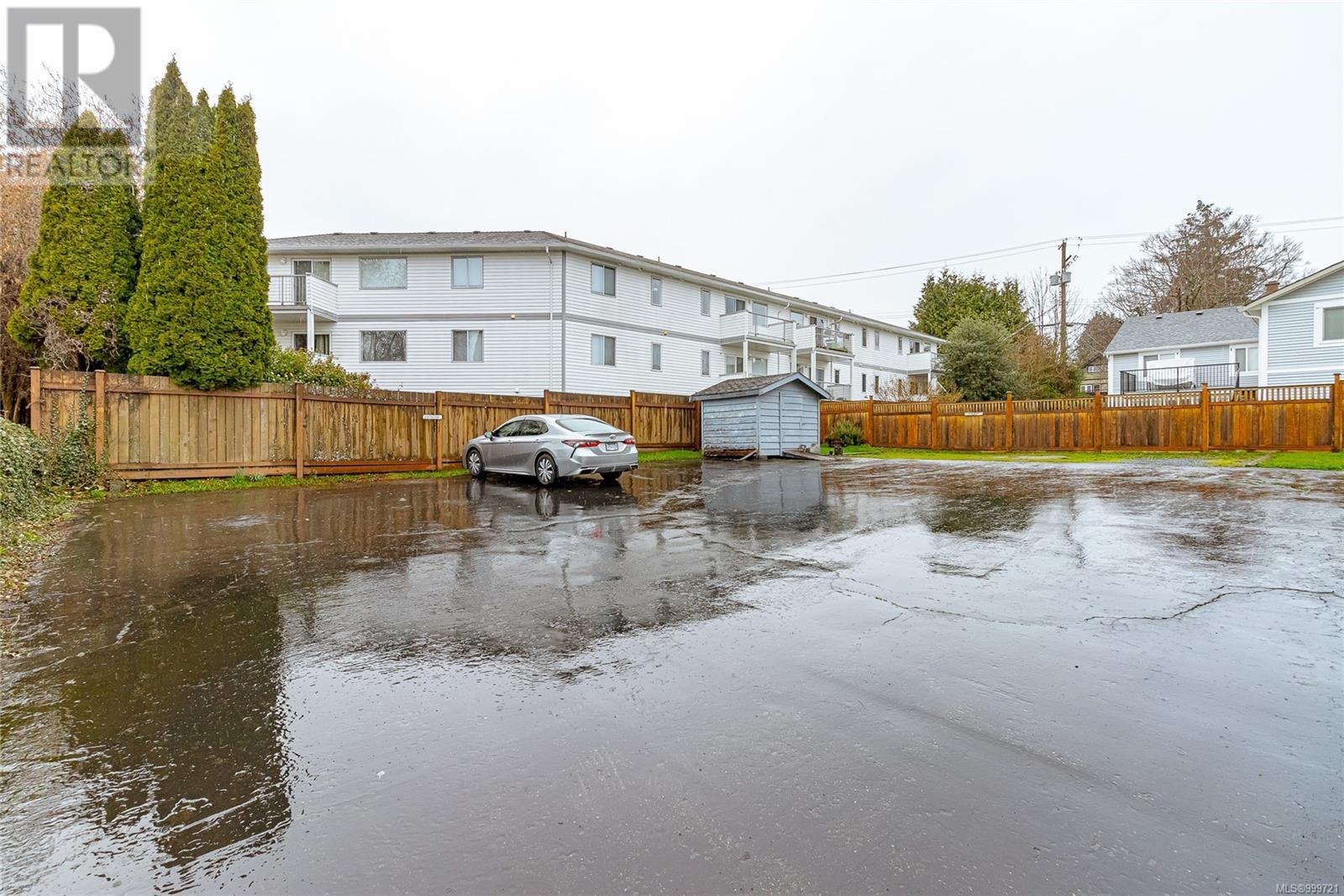 210 Bayview Ave