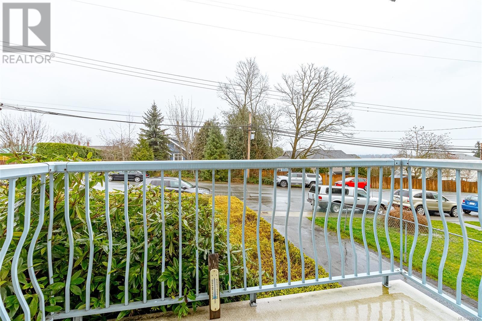 210 Bayview Ave