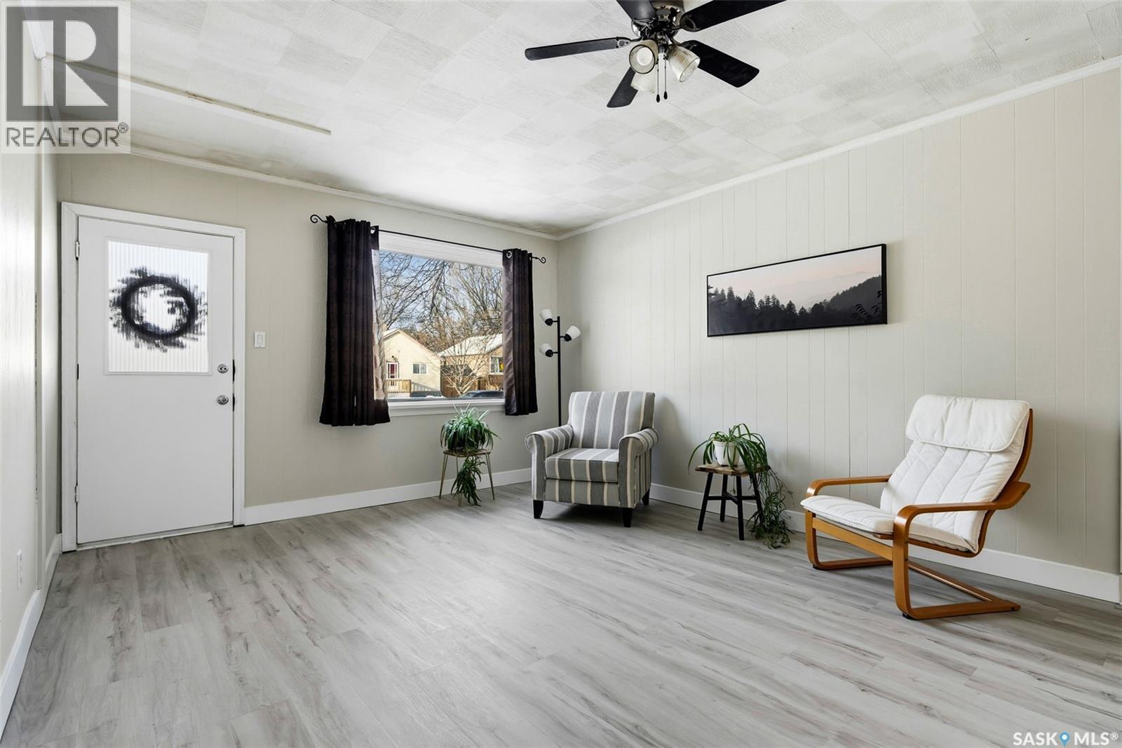 745 Elphinstone STREET