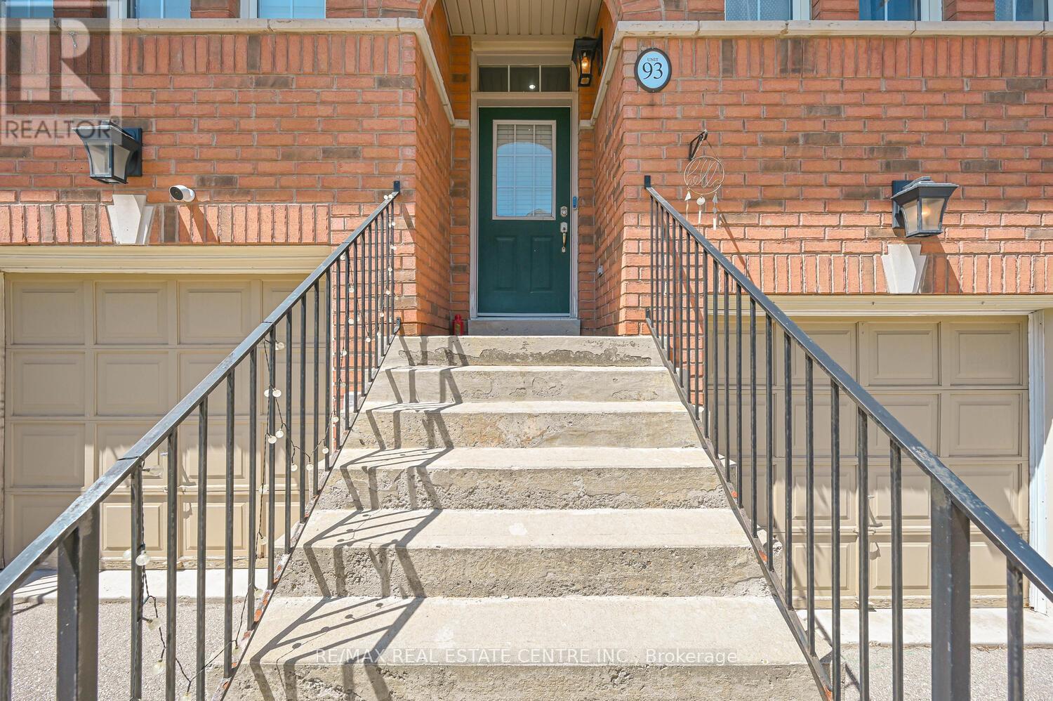 93 - 4950 ALBINA WAY