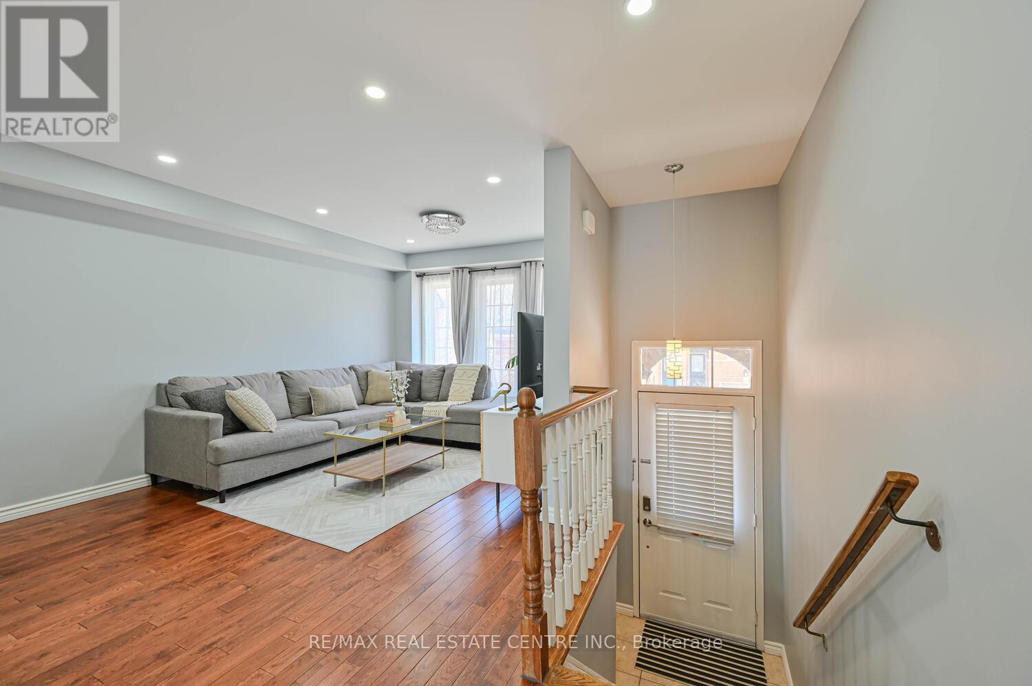 93 - 4950 ALBINA WAY