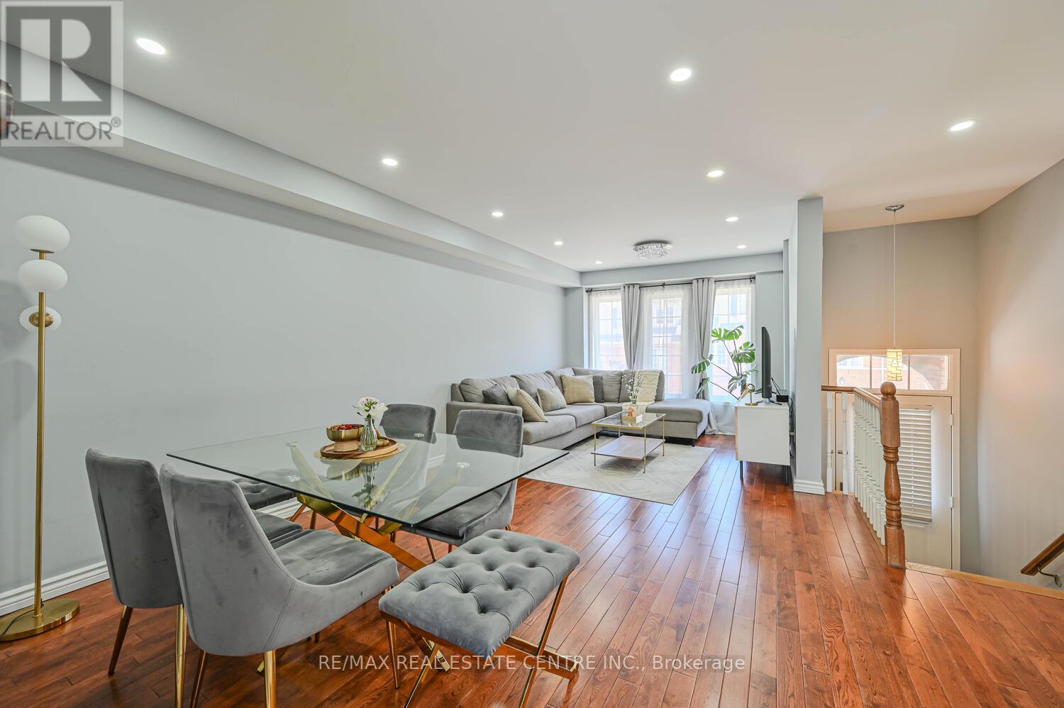 93 - 4950 ALBINA WAY