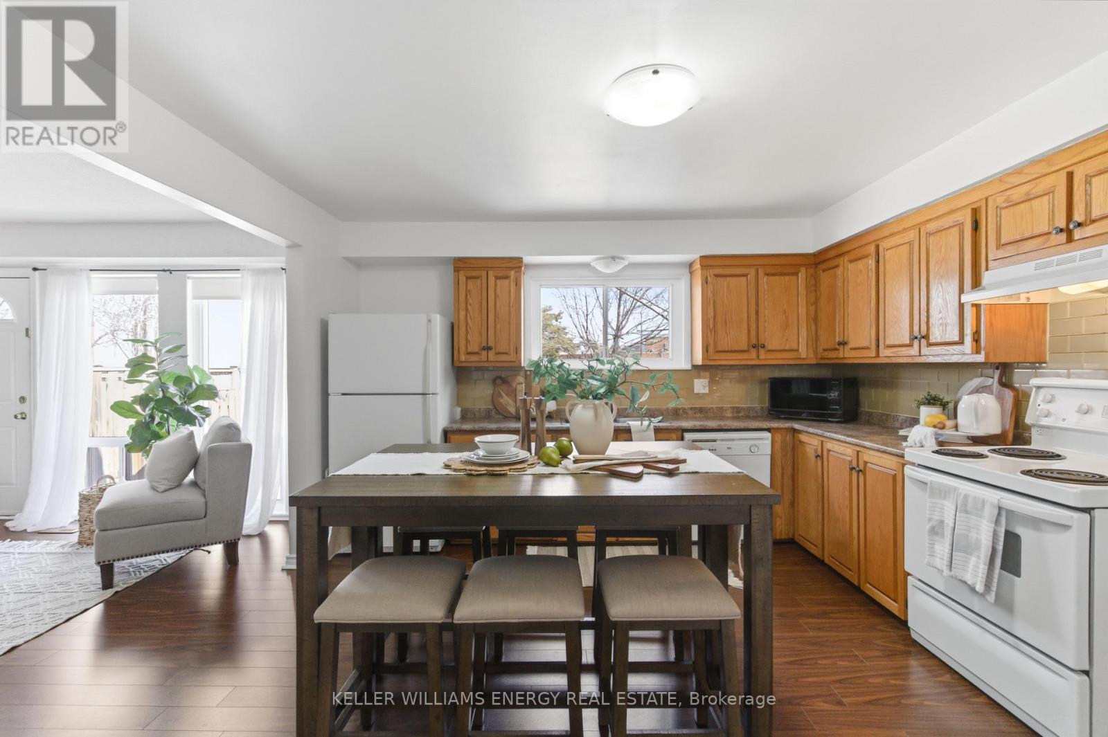 72 - 1333 MARY STREET N