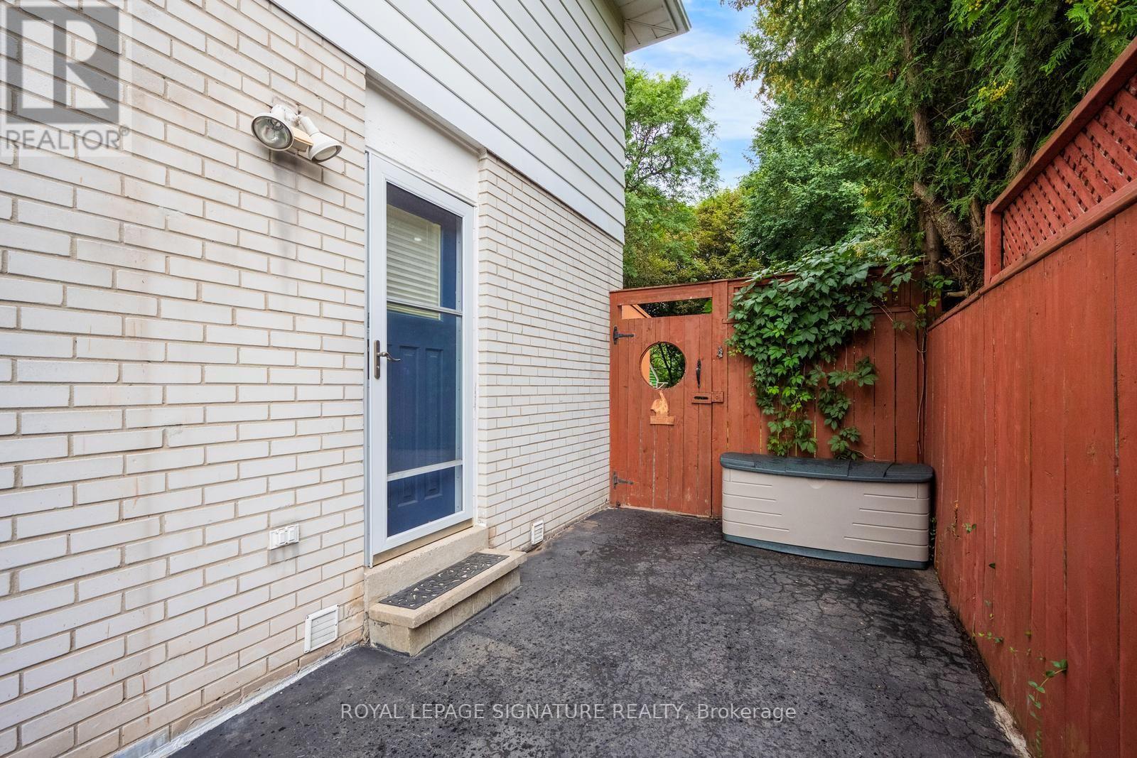 77 MCCRANEY STREET W