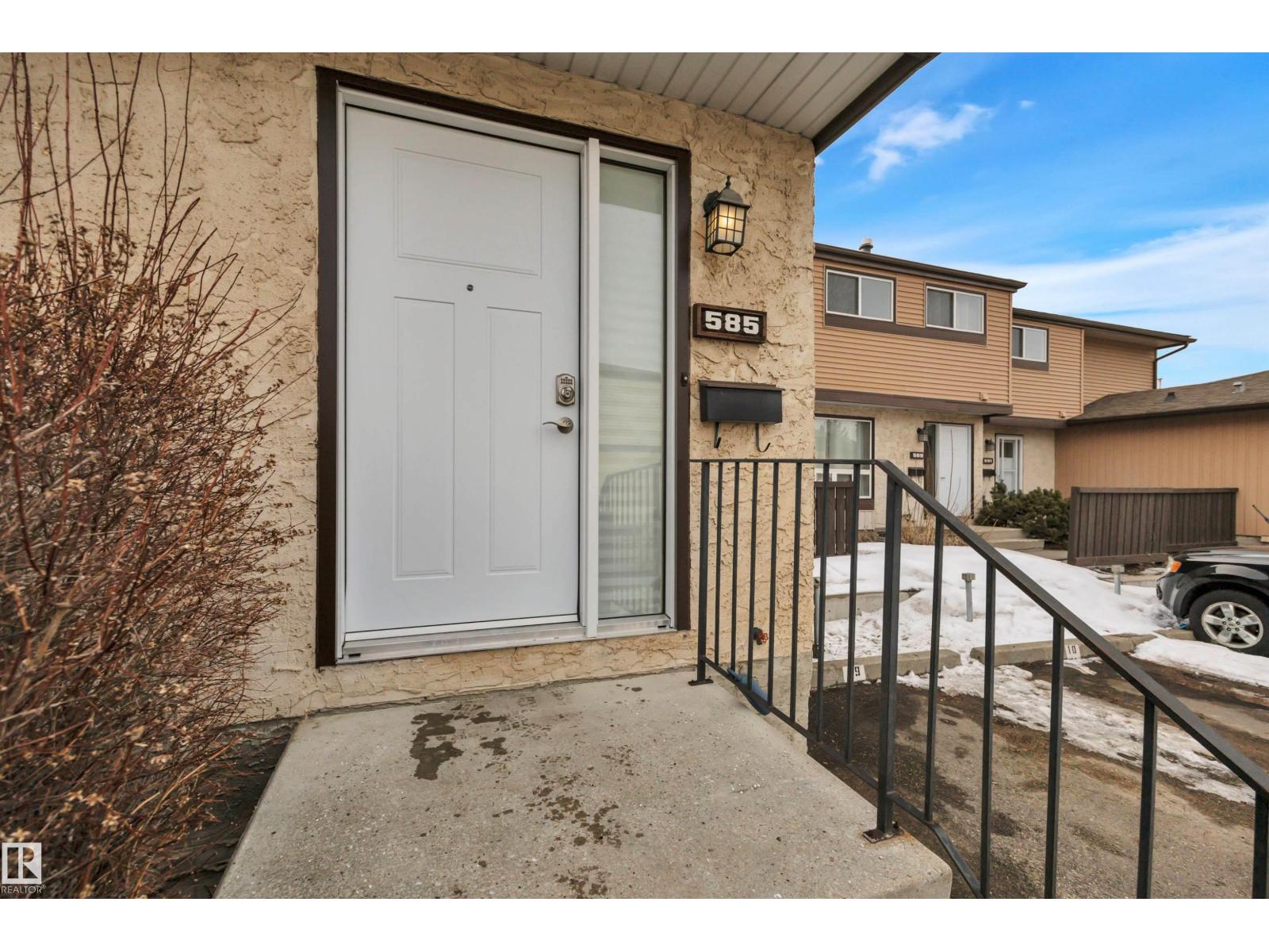 585 KNOTTWOOD RD W NW