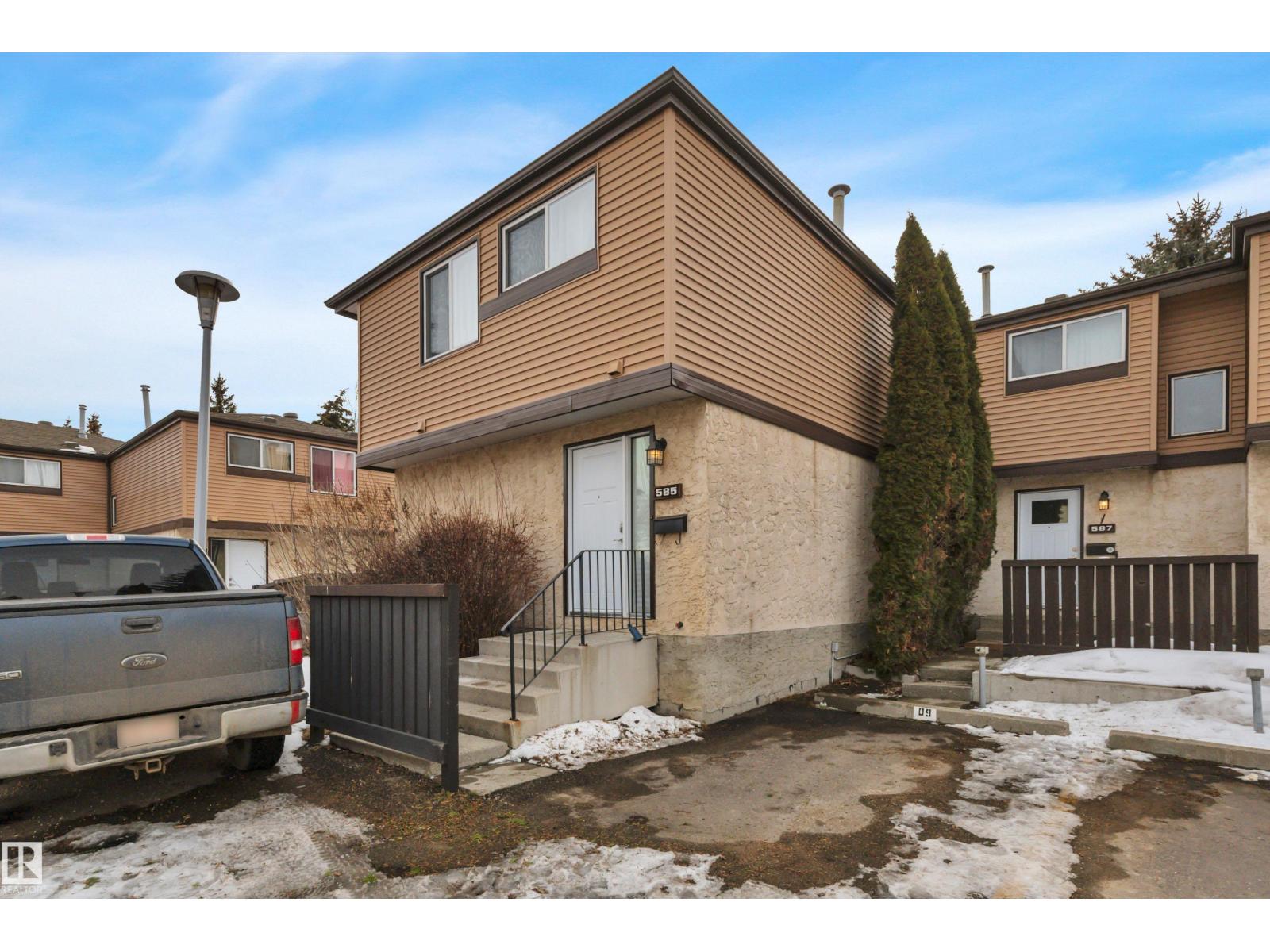 585 KNOTTWOOD RD W NW