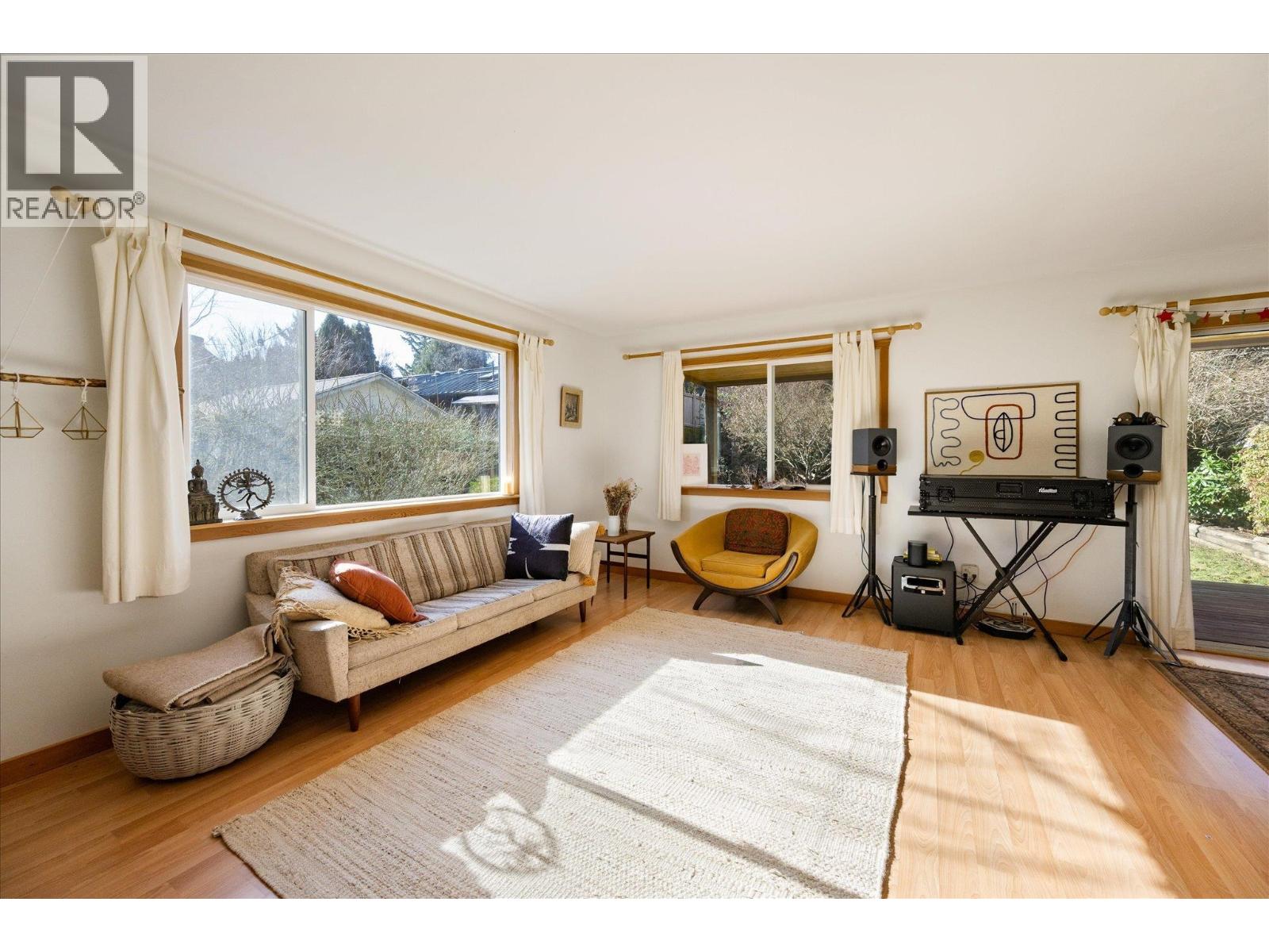 1045 NORTHRIDGE DRIVE