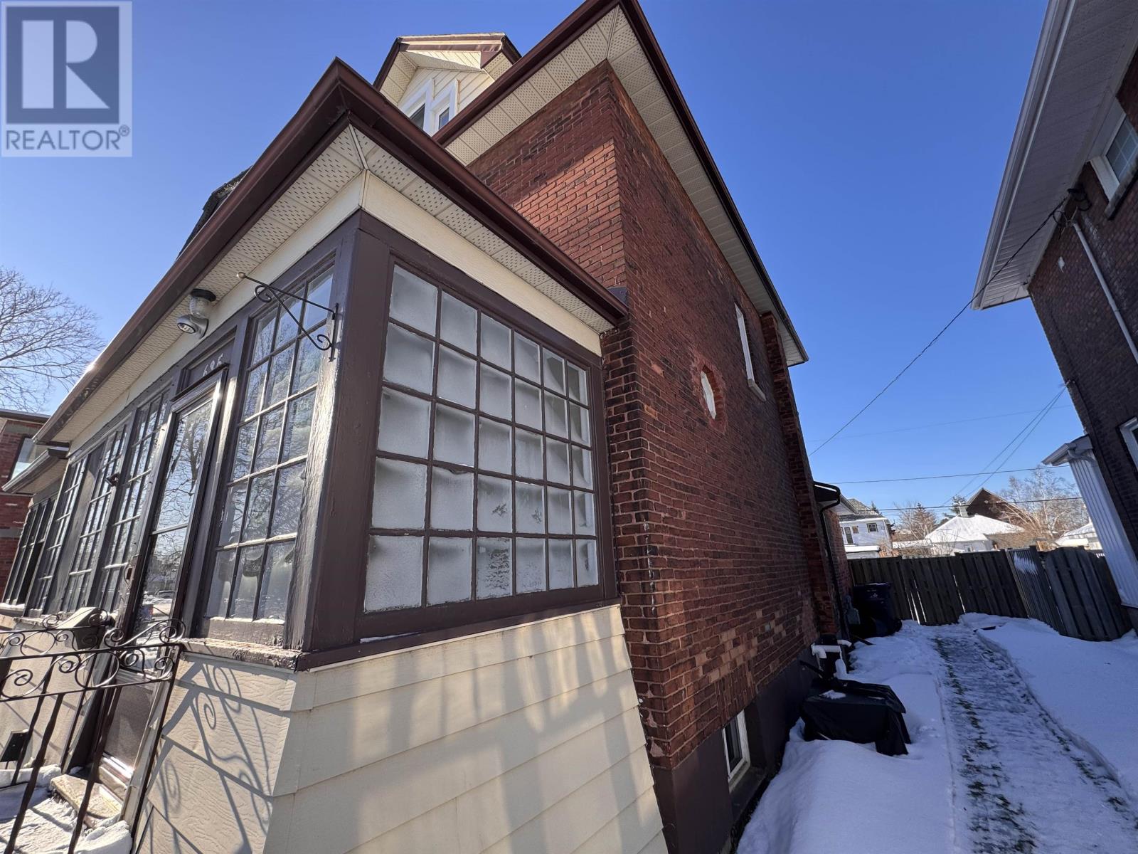 635 Catherine St. S.