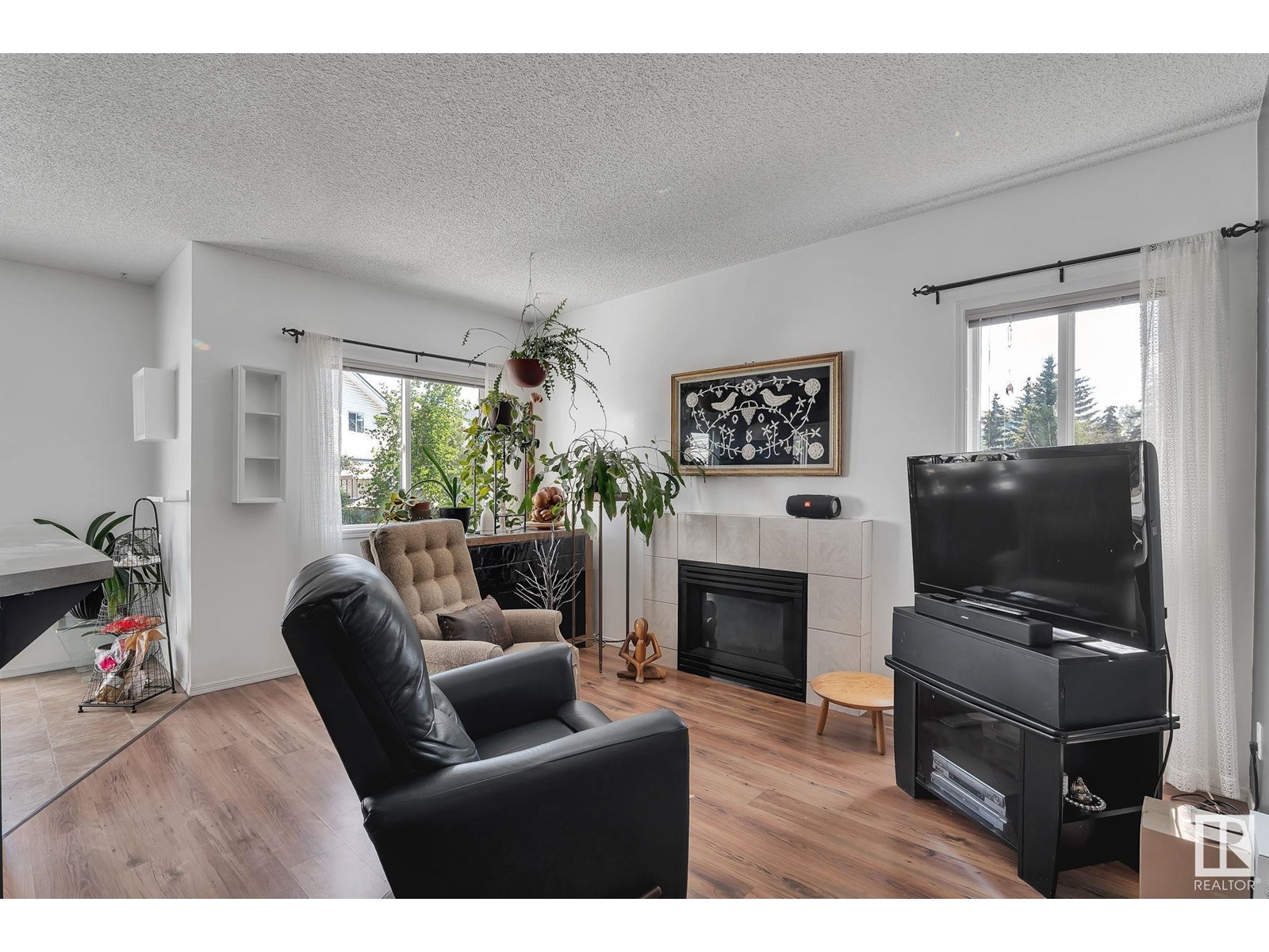#7 843 Youville DR W NW