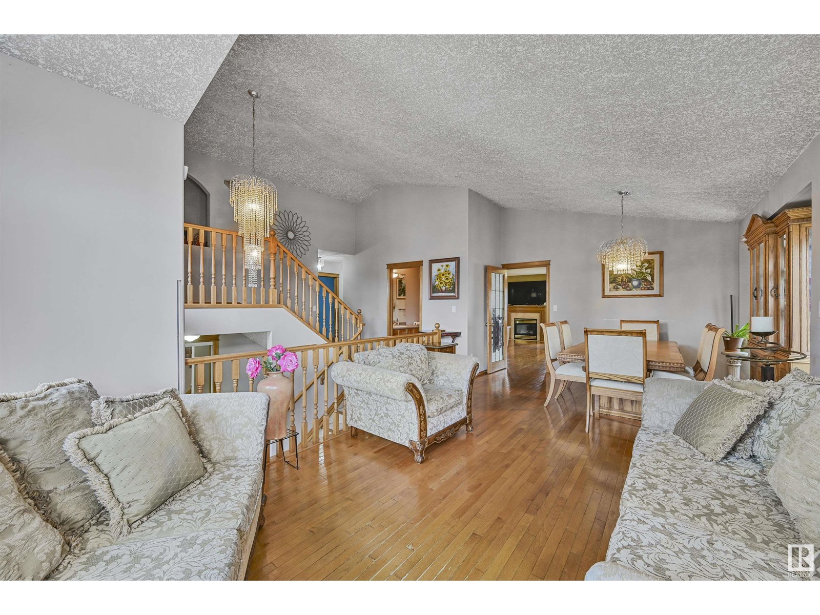 2832 36B AV NW