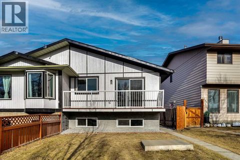 Property photo of 1306 berkley drive nw, calgary, AB t3k1s9