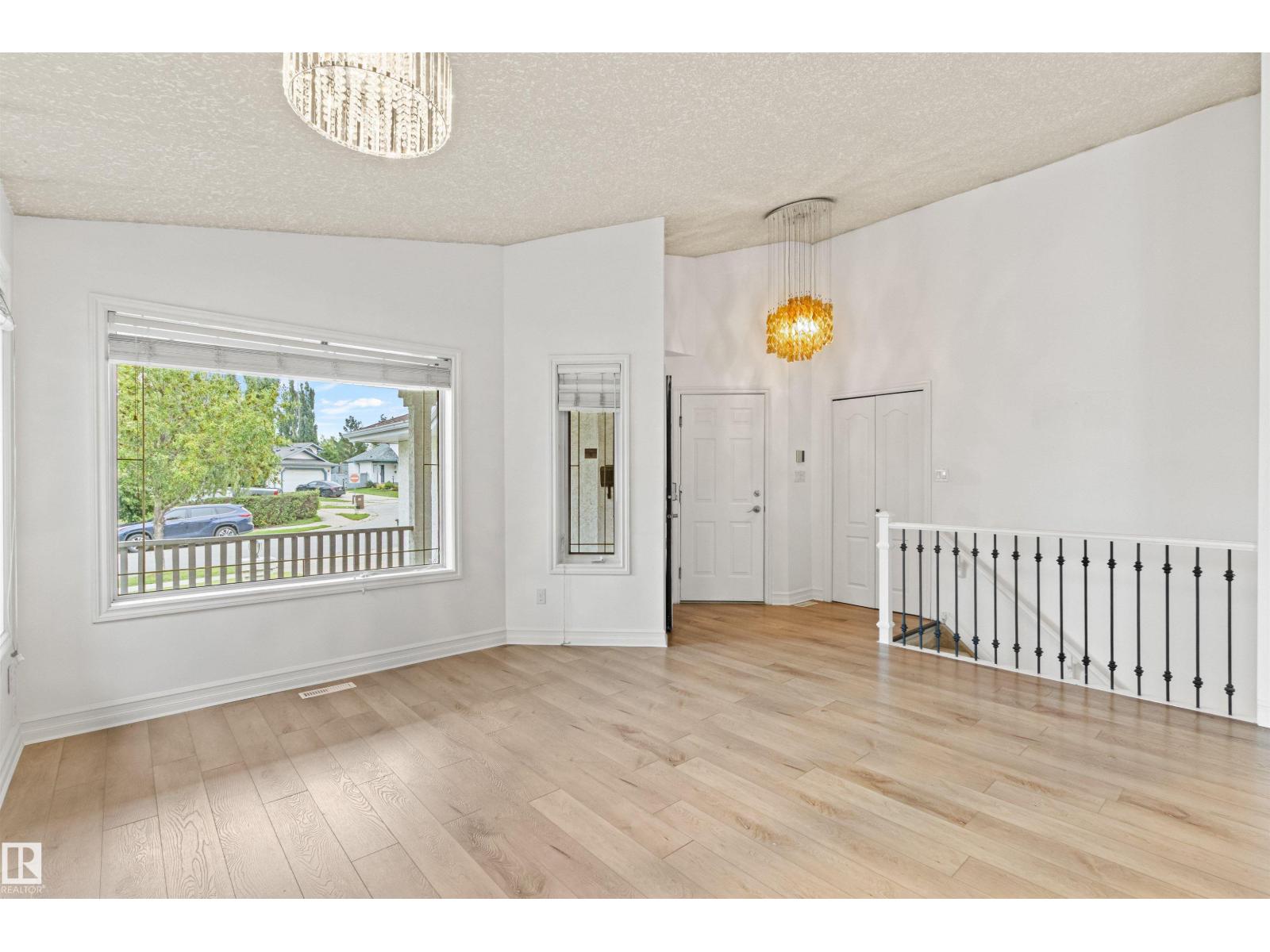 7 HAMPTON CR