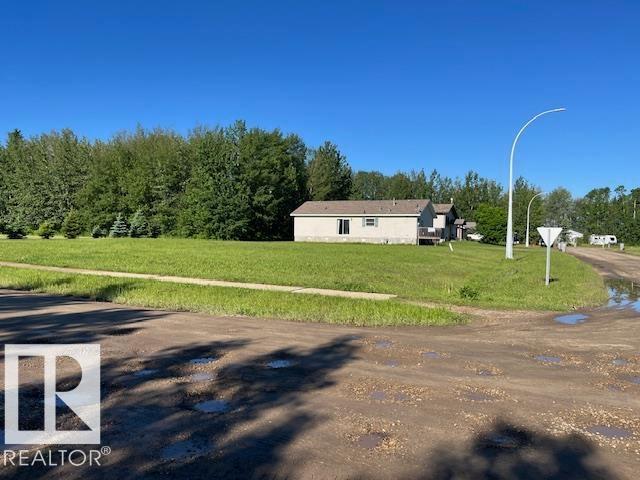100 Woodlands DR