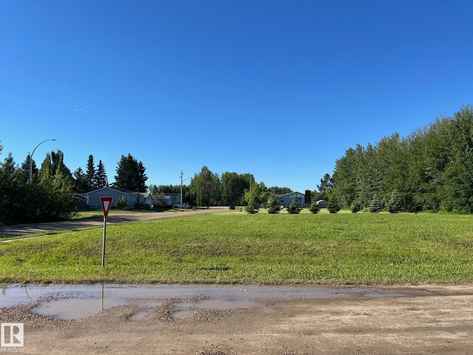 100 Woodlands DR