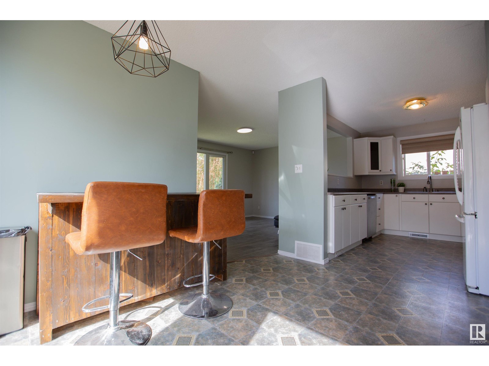 7291 152B AV NW