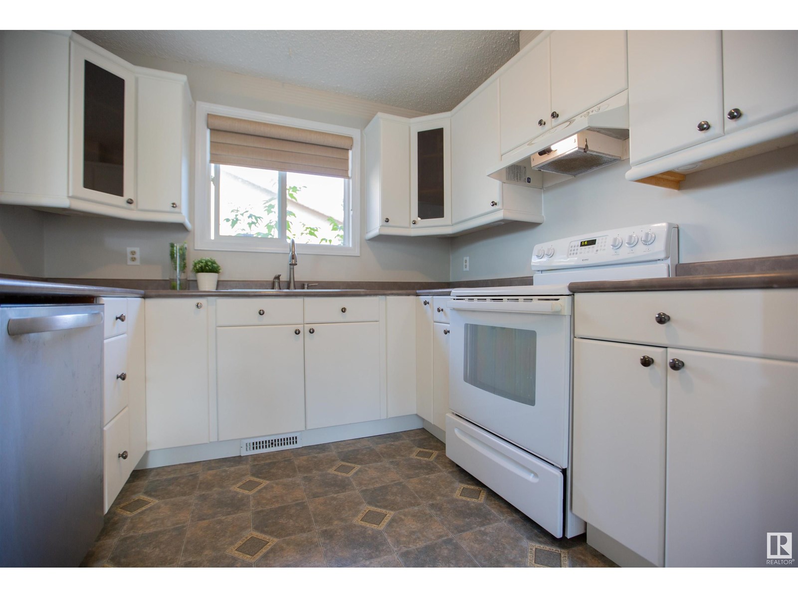 7291 152B AV NW