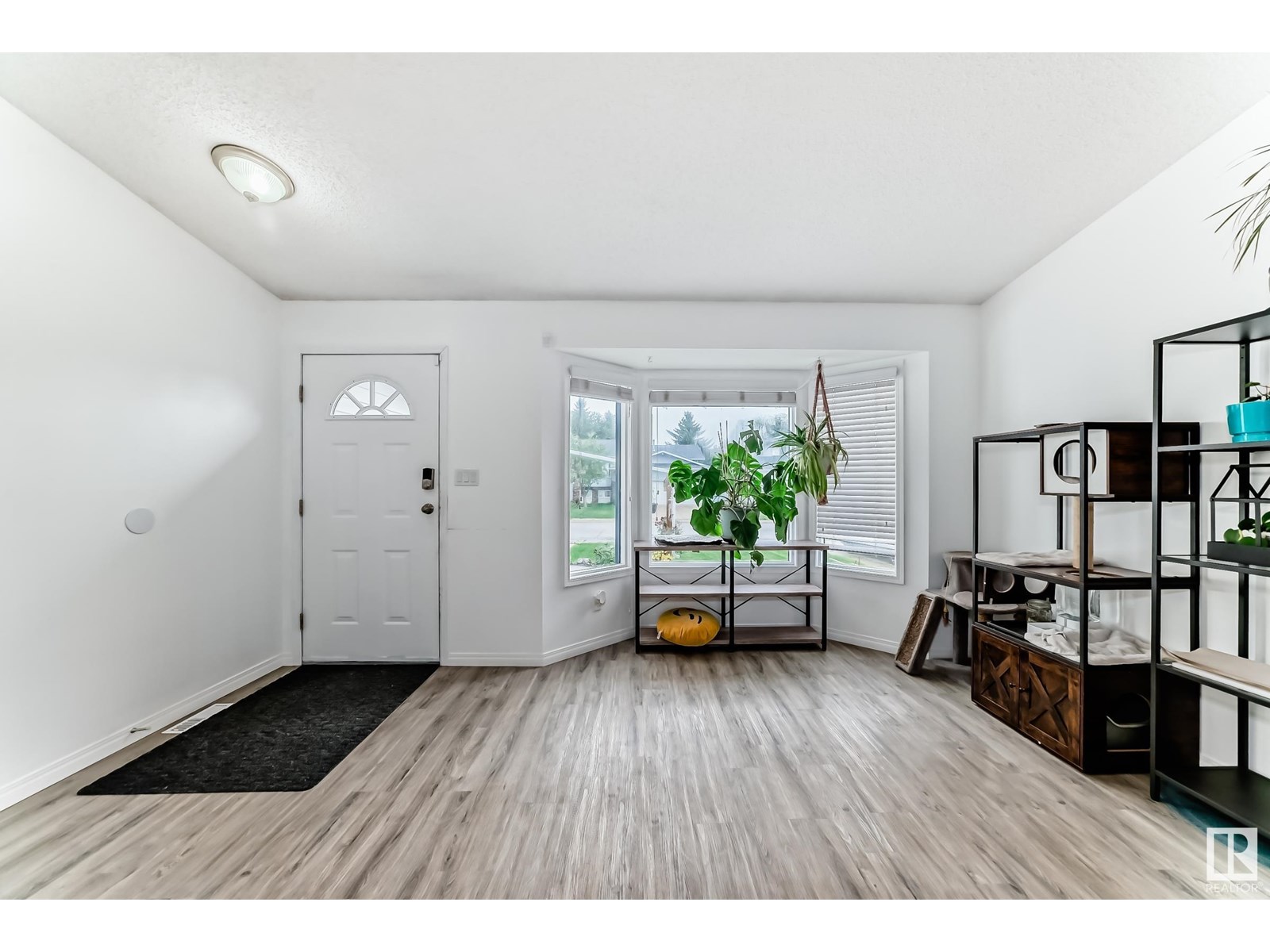 4421 29 AV NW