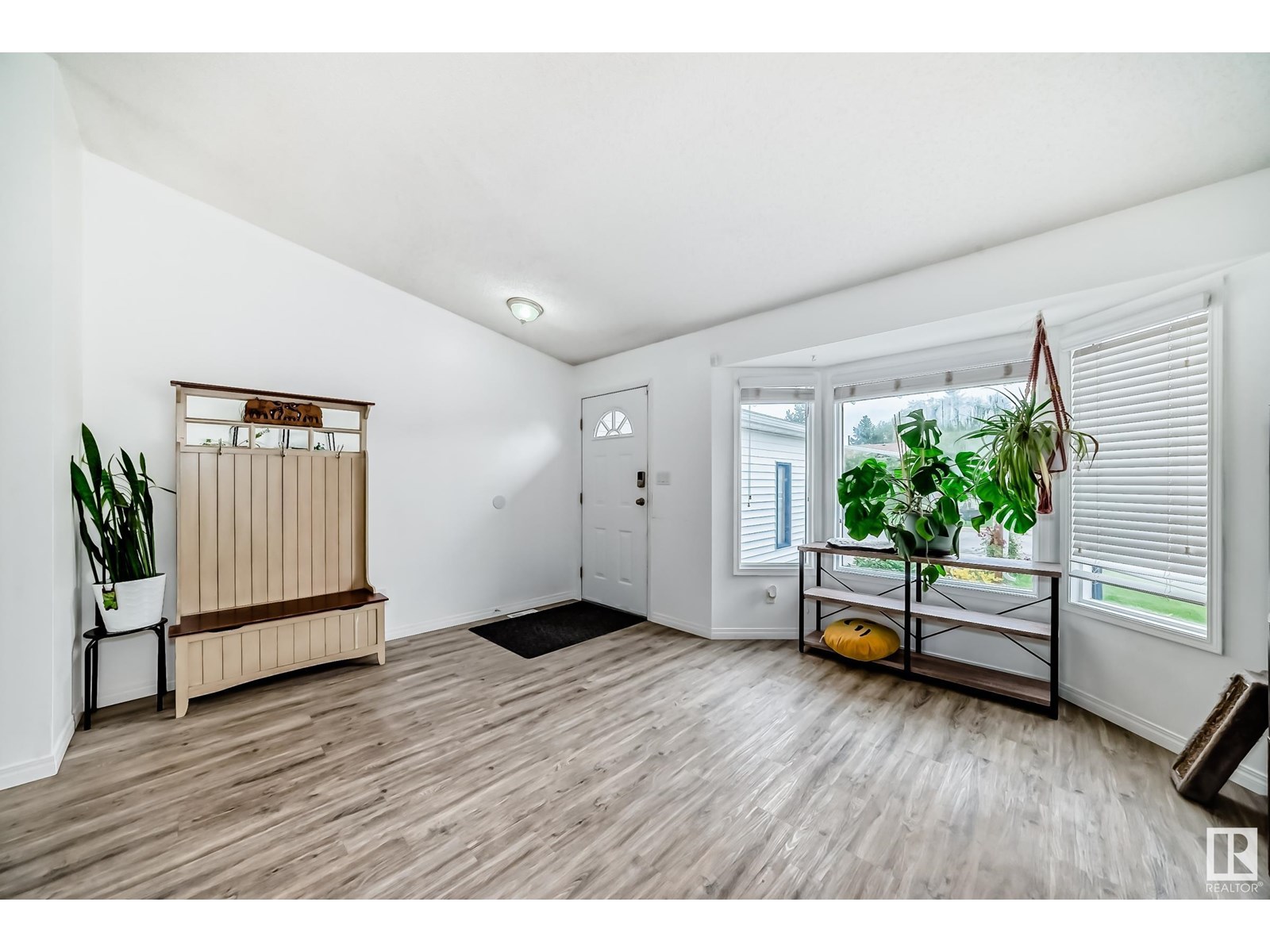 4421 29 AV NW